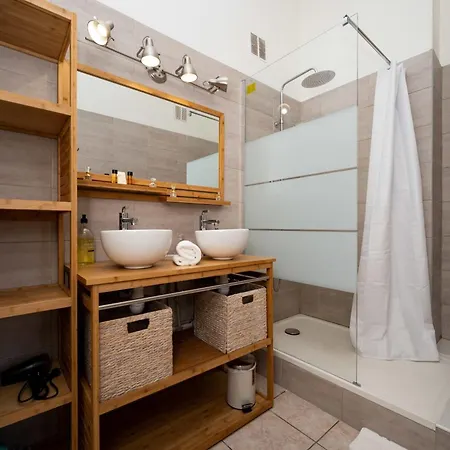 Spacious And Bright Near Train Station And Palais Des Festivals - Benakey 戛纳